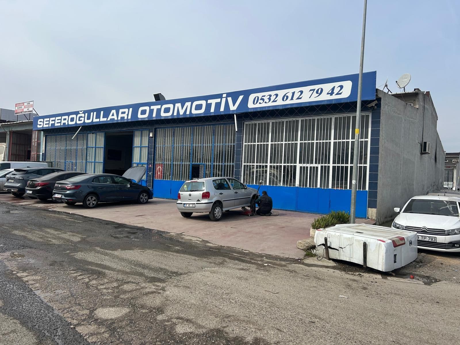 Seferoğulları Otomotiv servis tesisinin dış cephe görünümü